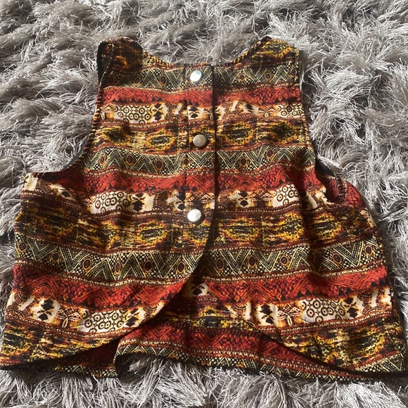 Printed crop top. Button up back - Picture 2 of 5